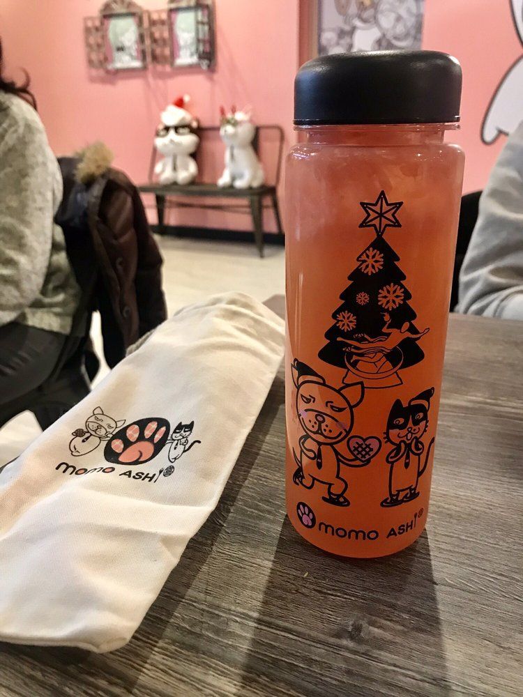 Momo Ashi branded bottle and tote bag